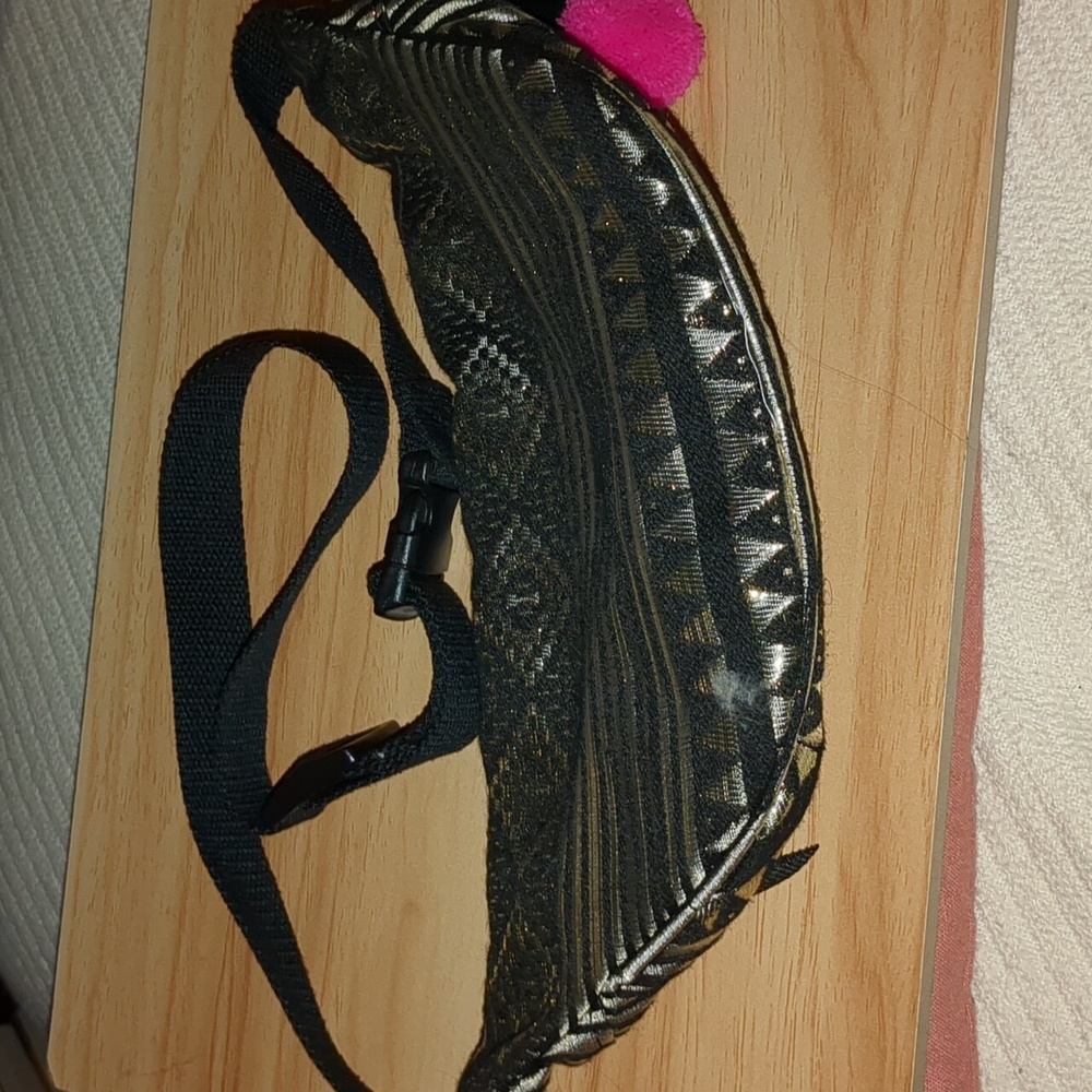•Adjustable Metallic Thread Fanny Pack - Picture 7 of 12